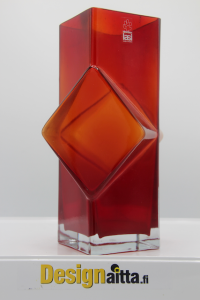 Erkki-Tapio Siiroinen, Siiroisen, Kasper, Maljakko, Designlasi, Veturipullo, Pullo, Taidelasi, Finiss art glass, Designlasi, riihimäen, Riihimäki