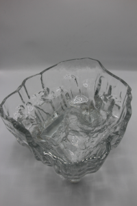 Tapio Wirkkala, Wirkkalan, Jäänsärö, Viivahiottu, Kanttarelli, Tokio, Jäävuori, Kristalli,, Designaitta, Skandinaviadesign,Iittala, Iittlan, Ovalis, Taidelasi, Designlasi, Designaitta,  Finnish art glass, Jäävuori, Kristalli, viivahiottu