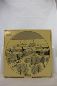 Arabia, Arabian,Joululautanen, Seinälautanen, Uosikkinen, Uosikkisen,Skandinaviadesign, Designaitta, Seinataulu, Lampetti, Muumimuki, Muumikello Keramiikka, Kaipiainen, Kaipiaisen, Muumi,  鸟,  玻璃鸟, ガラスの鳥,  玻璃鸟,  托伊卡, トイッカ,, アートグラス,  艺术玻璃, 花瓶, 花瓶,  装飾ガラス,