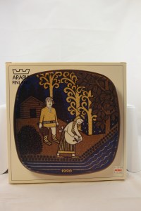 Arabia, Arabian,Kalevala, Kalevalan, Vuosilautanen, Vuosilautaset, Seinälautanen, Uosikkinen, Uosikkisen,Skandinaviadesign, Designaitta, Seinataulu, Lampetti, Muumimuki, Muumikello Keramiikka, Kaipiainen, Kaipiaisen, Muumi,  鸟,  玻璃鸟, ガラスの鳥,  玻璃鸟,  托伊卡, ト