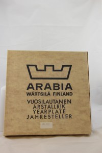 Arabia, Arabian,Kalevala, Kalevalan, Juhlalautanen, Vuosilautaset, Seinälautanen, Uosikkinen, Uosikkisen,Skandinaviadesign, Designaitta, Seinataulu, Lampetti, Muumimuki, Muumikello Keramiikka, Kaipiainen, Kaipiaisen, Muumi,  鸟,  玻璃鸟, ガラスの鳥,  玻璃鸟,  托伊卡, ト