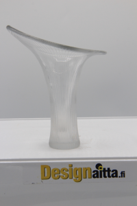 Tapio Wirkkala, Wirkkalan, Jäänsärö, Viivahiottu, Kanttarelli, Tokio, Jäävuori, Kristalli,, Designaitta, Skandinaviadesign,Iittala, Iittlan, Ovalis, Taidelasi, Designlasi, Designaitta,  Finnish art glass, Jäävuori, Kristalli, viivahiottu