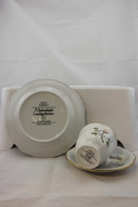 Apilanlehti, Apilanlehden, Etelä-Karjala, Suomi, Maakunta, Maakuntakuppi, Kahvikuppi, Designaitta, Skandinaviadesign ,Keräily, Satulautanen, Satutaulu, Taulu, Keramiikka