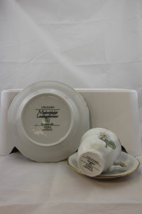 Apilanlehti, Apilanlehden, Etelä-Savo, Suomi, Maakunta, Maakuntakuppi, Kahvikuppi, Designaitta, Skandinaviadesign ,Keräily, Satulautanen, Satutaulu, Taulu, Keramiikka